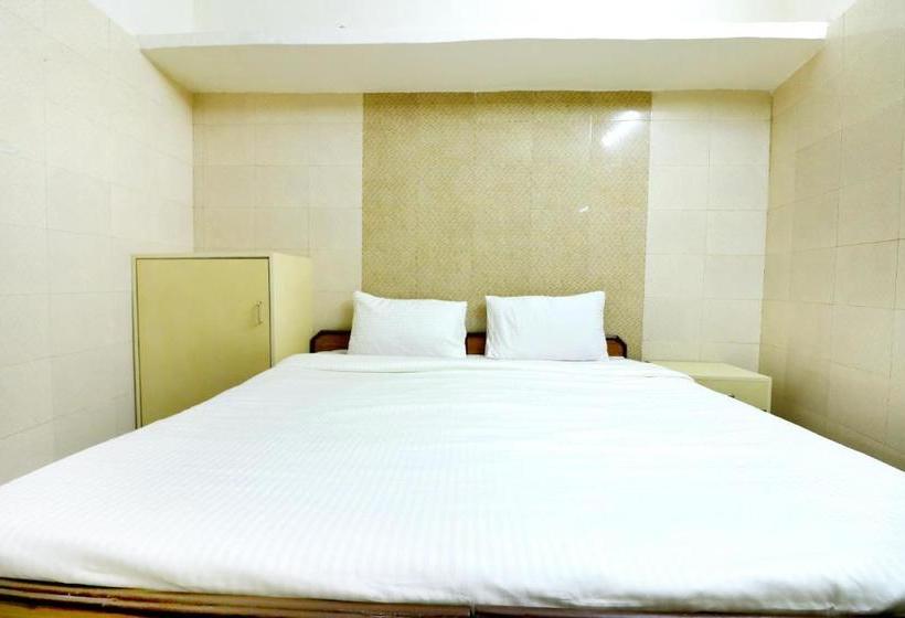 酒店 Spot On 44679 Samrat