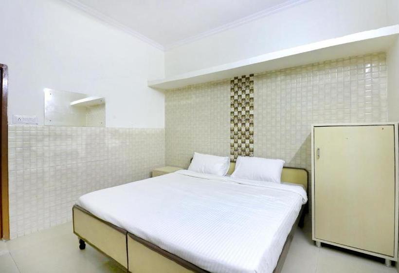 酒店 Spot On 44679 Samrat