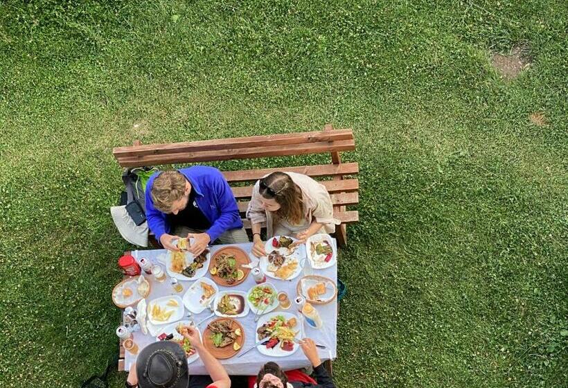 פנסיון Alpinehouse Theth