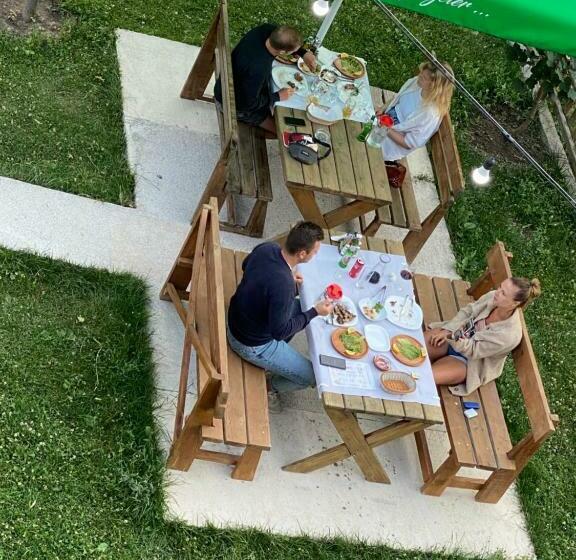 פנסיון Alpinehouse Theth