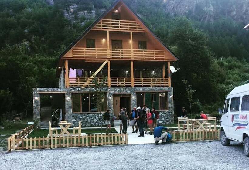 פנסיון Alpinehouse Theth