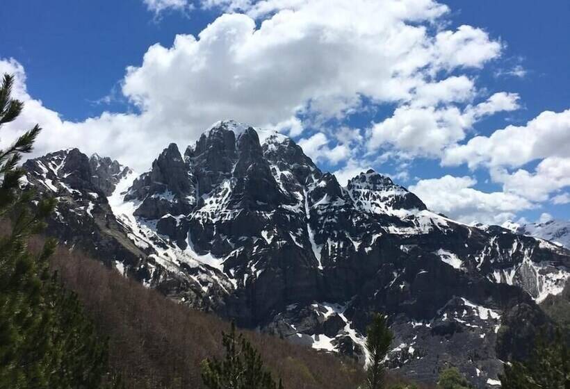 פנסיון Alpinehouse Theth