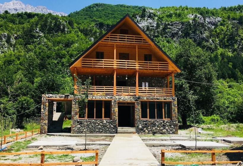 פנסיון Alpinehouse Theth