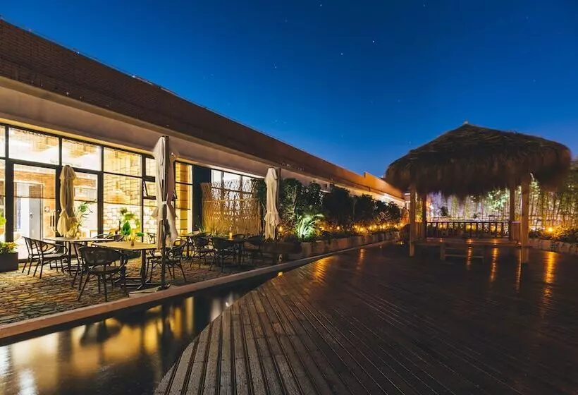 Atour Hotel Yufeng Mountain Park Liuzhou