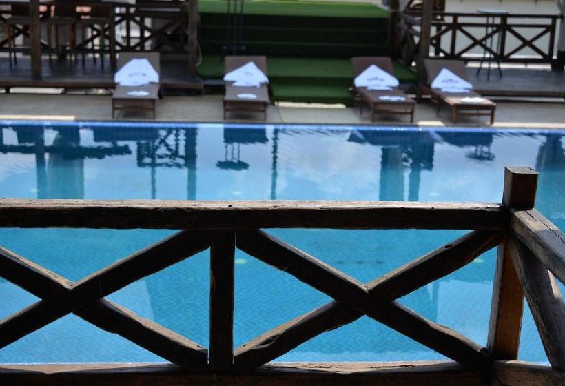 تختخواب و صبحانه Woodland Resort