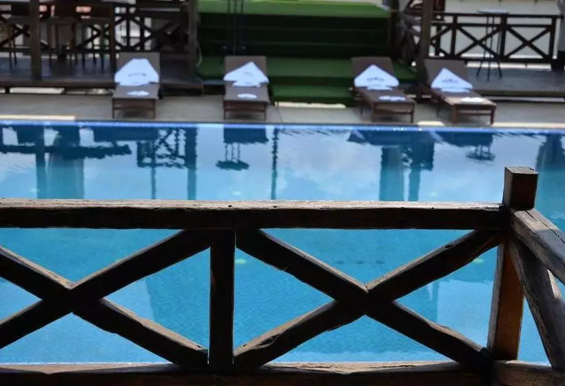 تختخواب و صبحانه Woodland Resort