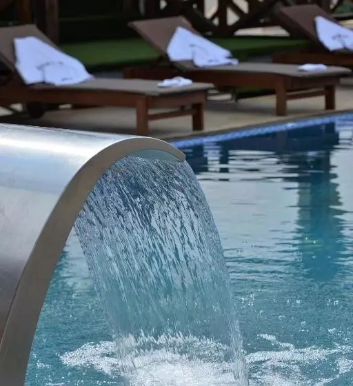 تختخواب و صبحانه Woodland Resort
