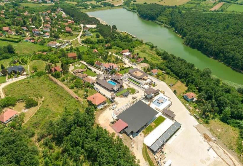 تختخواب و صبحانه Woodland Resort