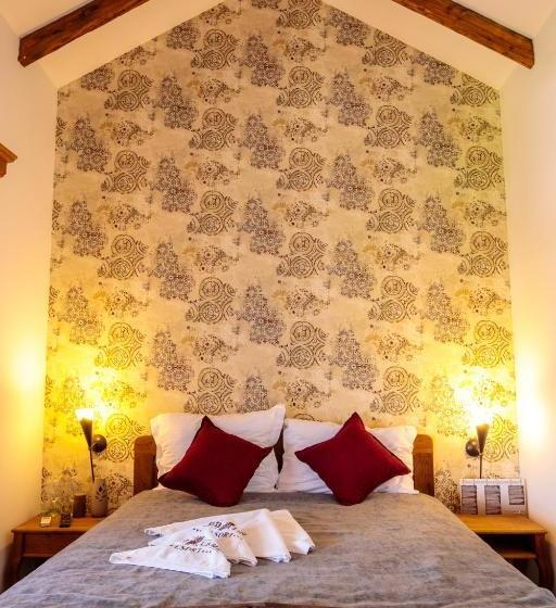 تختخواب و صبحانه Woodland Resort