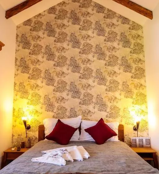 تختخواب و صبحانه Woodland Resort
