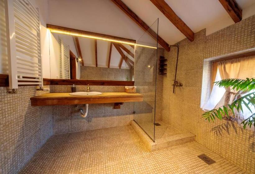 تختخواب و صبحانه Woodland Resort