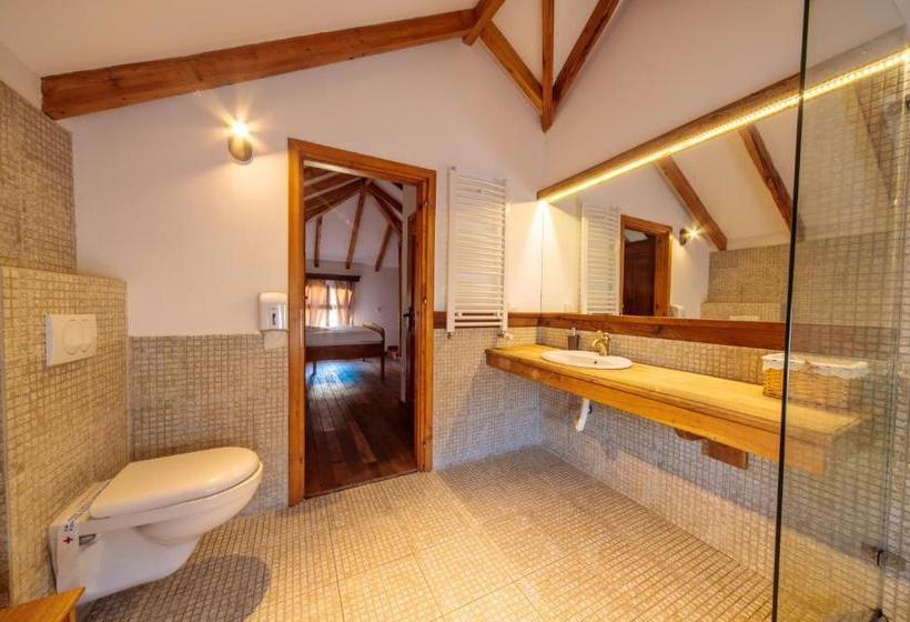 تختخواب و صبحانه Woodland Resort