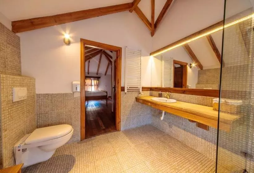 تختخواب و صبحانه Woodland Resort