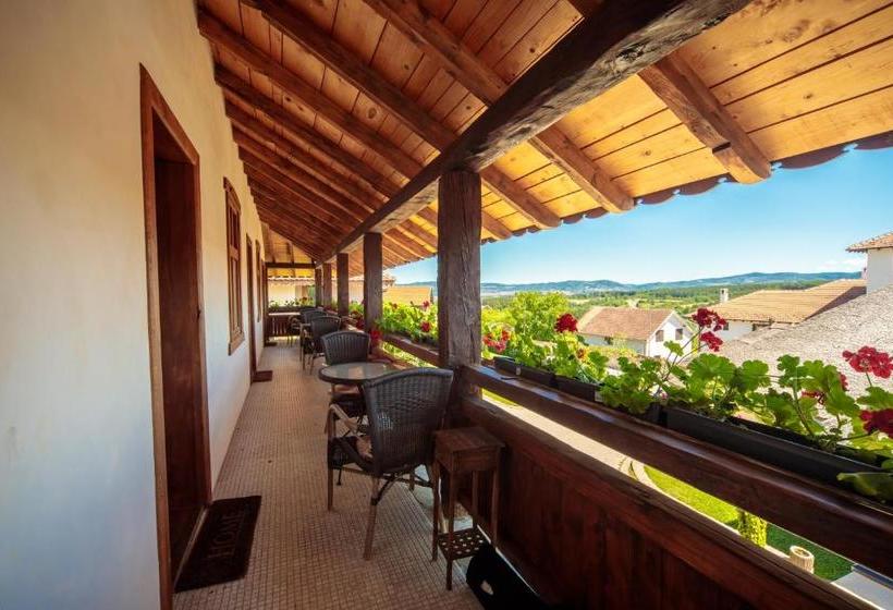 تختخواب و صبحانه Woodland Resort