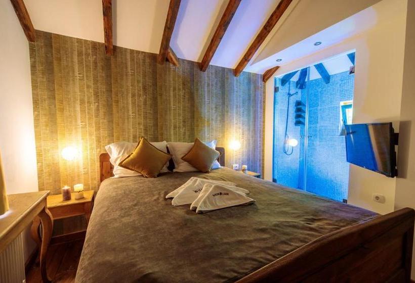 تختخواب و صبحانه Woodland Resort