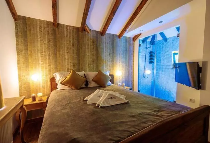 تختخواب و صبحانه Woodland Resort