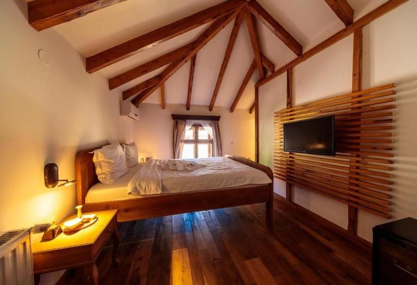 تختخواب و صبحانه Woodland Resort