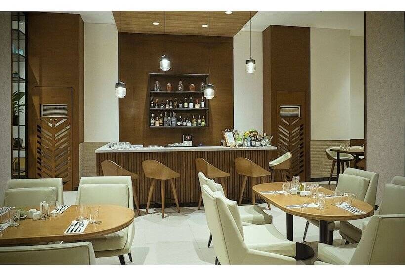 Summit Hotel Greenhills