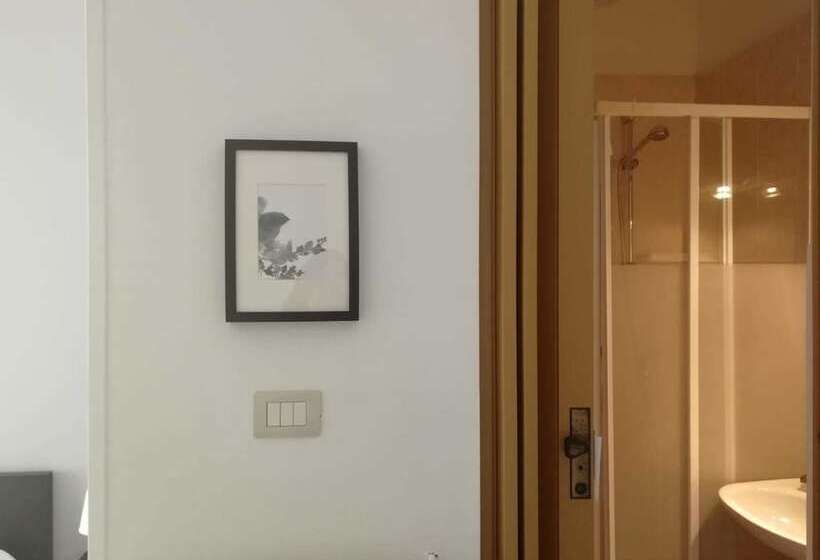 بنسيون Gatto Bianco Picone 19