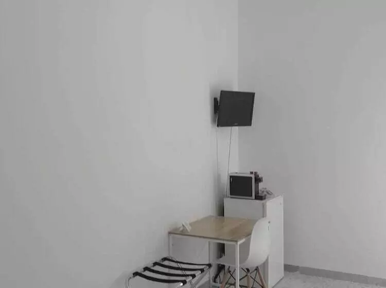 پانسیون Gatto Bianco Picone 19