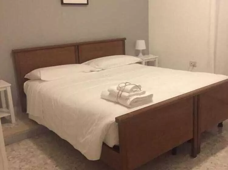 پانسیون Gatto Bianco Picone 19