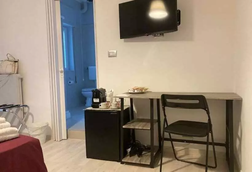 پانسیون Gatto Bianco Picone 19