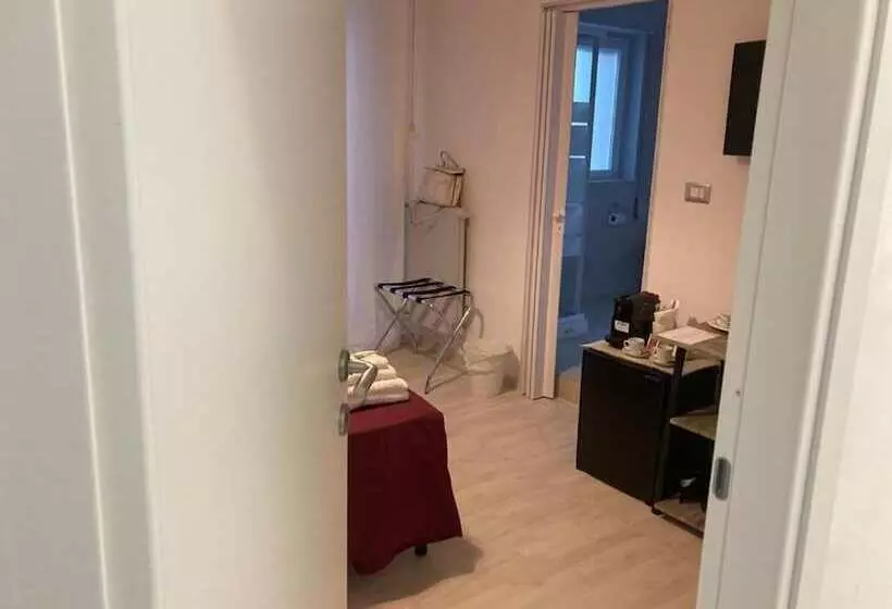 پانسیون Gatto Bianco Picone 19