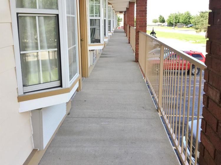 בית מלון כפרי Americas Best Value Inn Belvidere  Rockford