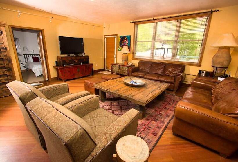 فندق Camels Garden