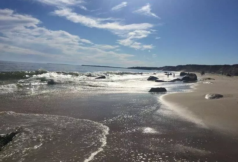 هتل Captain Lawrence Inn