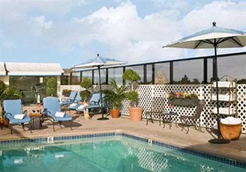 ホテル Carousel Inn & Suites