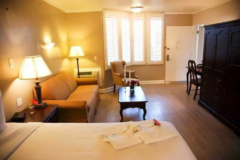 ホテル Carousel Inn & Suites