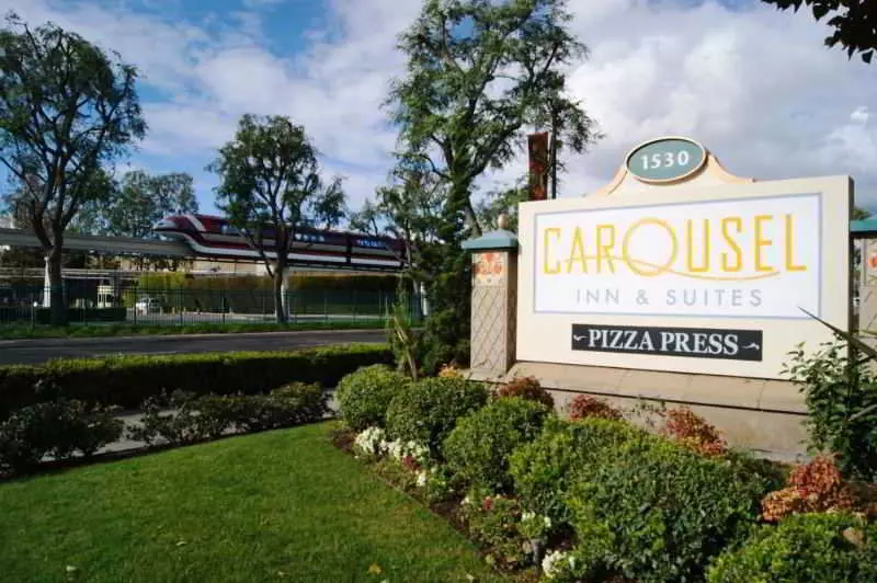ホテル Carousel Inn & Suites