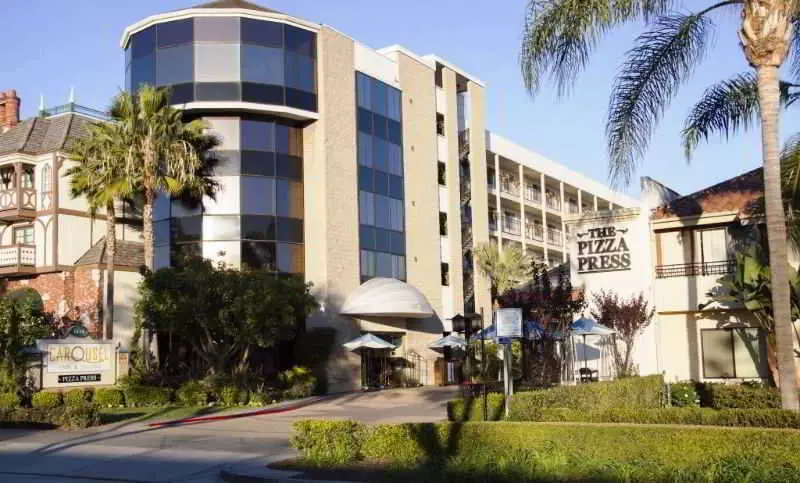 ホテル Carousel Inn & Suites