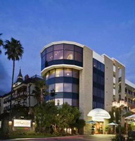 ホテル Carousel Inn & Suites