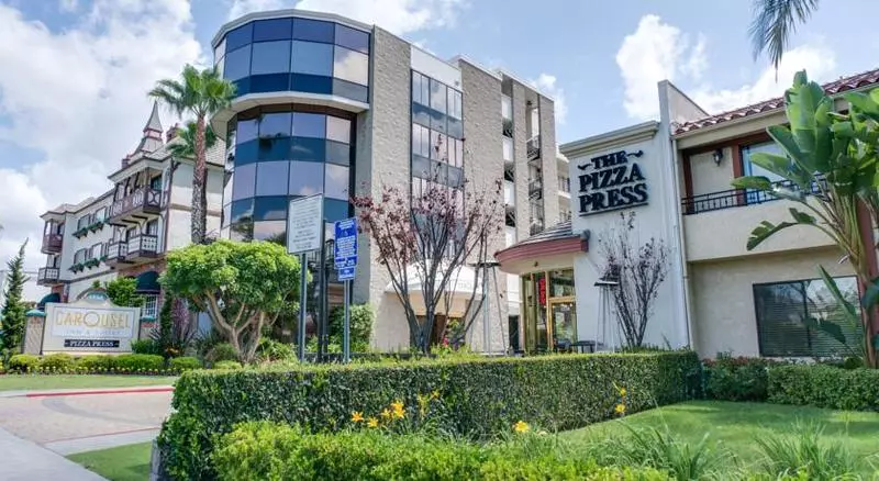 ホテル Carousel Inn & Suites