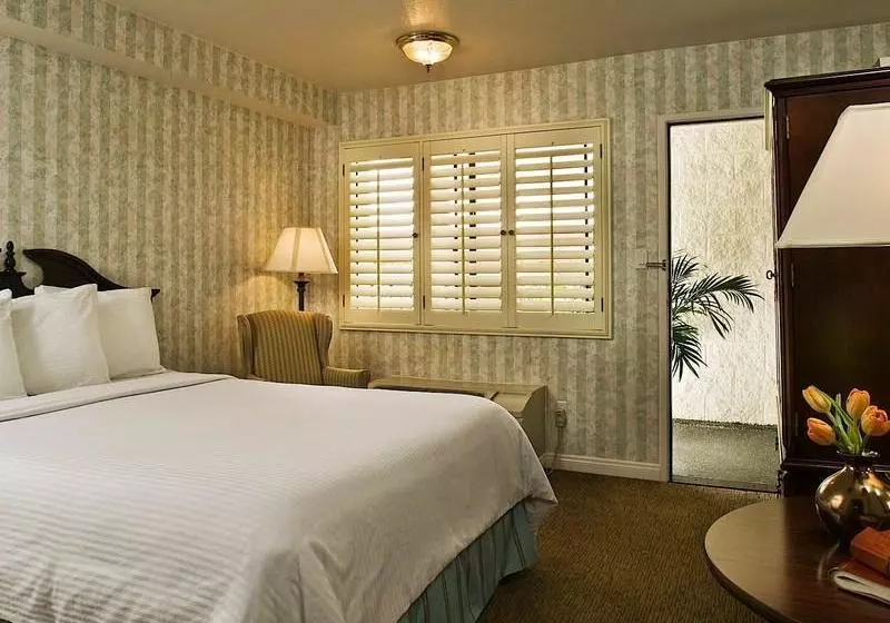 ホテル Carousel Inn & Suites