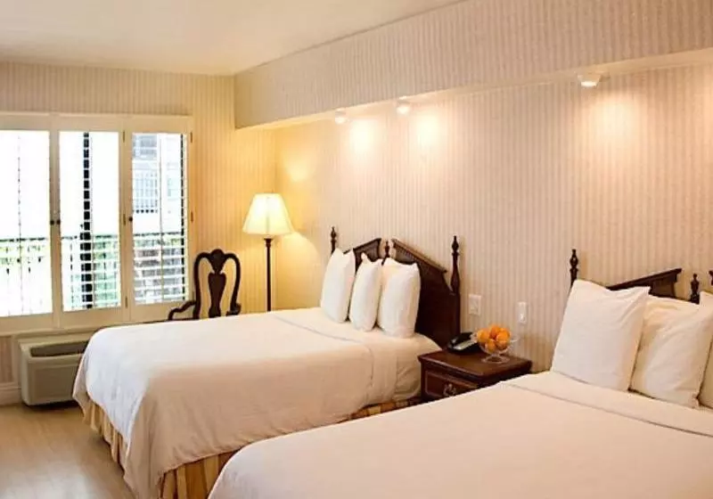 ホテル Carousel Inn & Suites