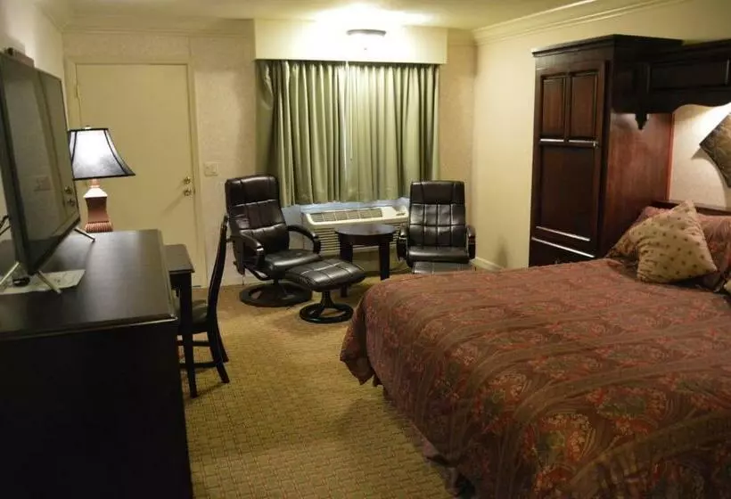 Отель Cedar Lodge