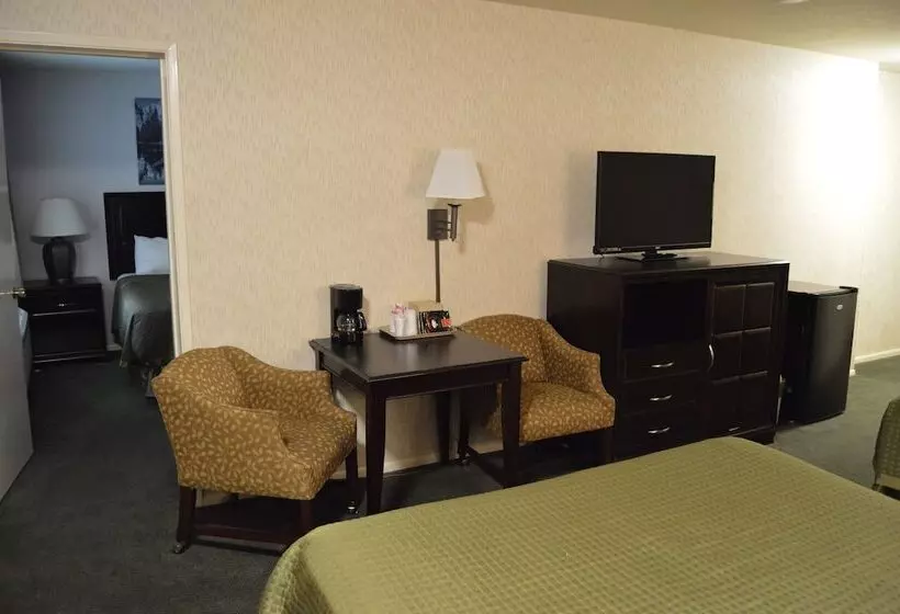 Отель Cedar Lodge