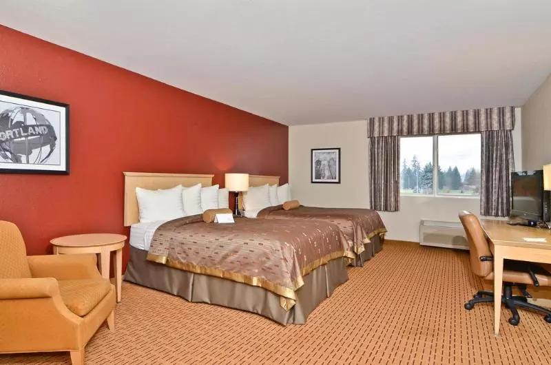 Отель Clackamas Inn And Suites