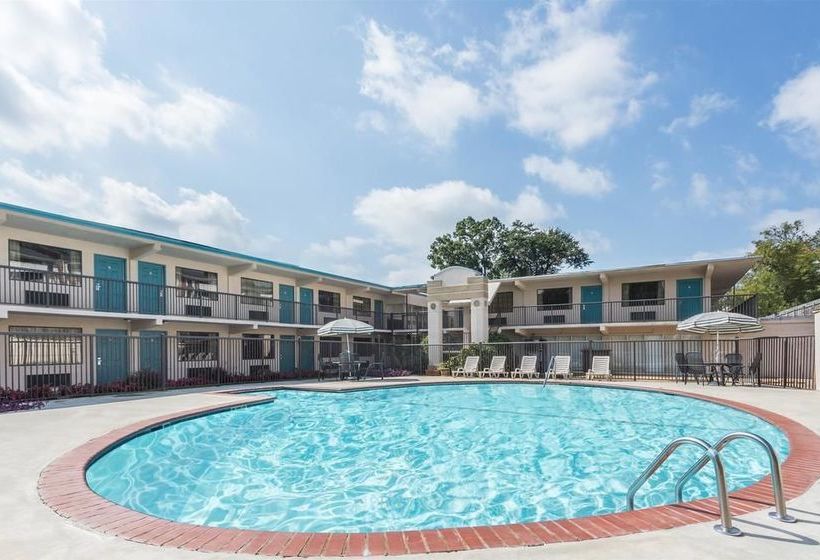 هتل Days Inn By Wyndham Athens