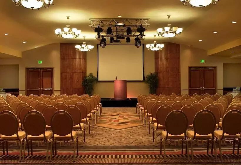 호텔 Doubletree By Hilton Claremont