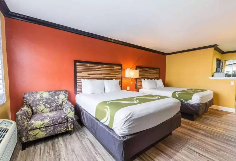 Hotelli Quality Inn & Suites