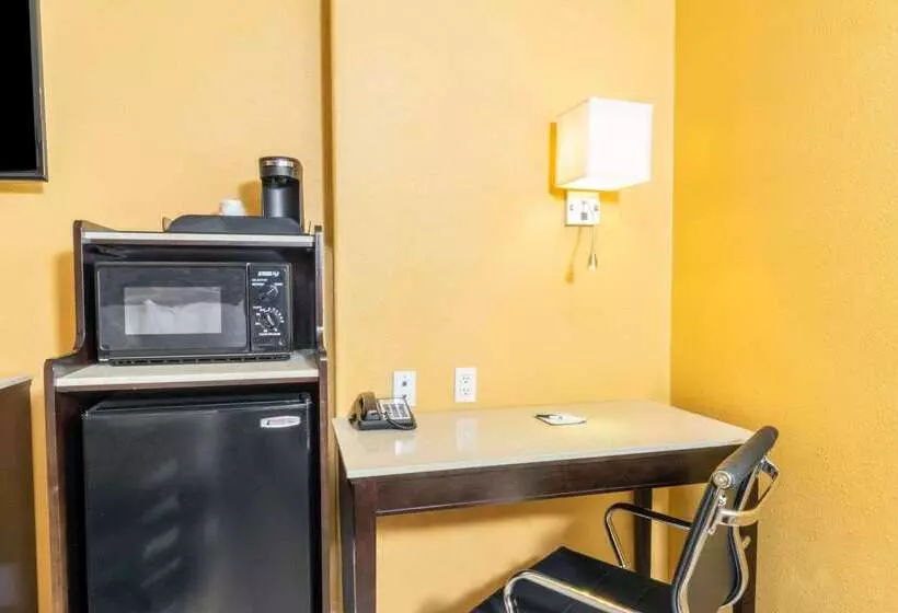 Hotelli Quality Inn & Suites