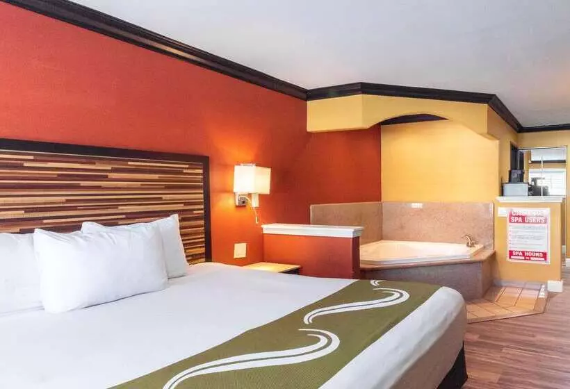 Hotelli Quality Inn & Suites