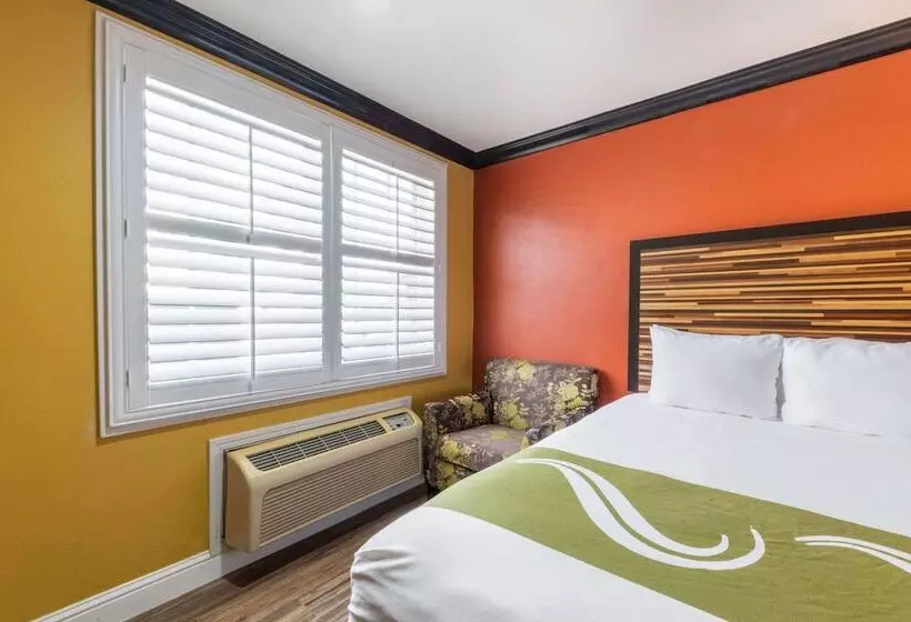 Hotelli Quality Inn & Suites