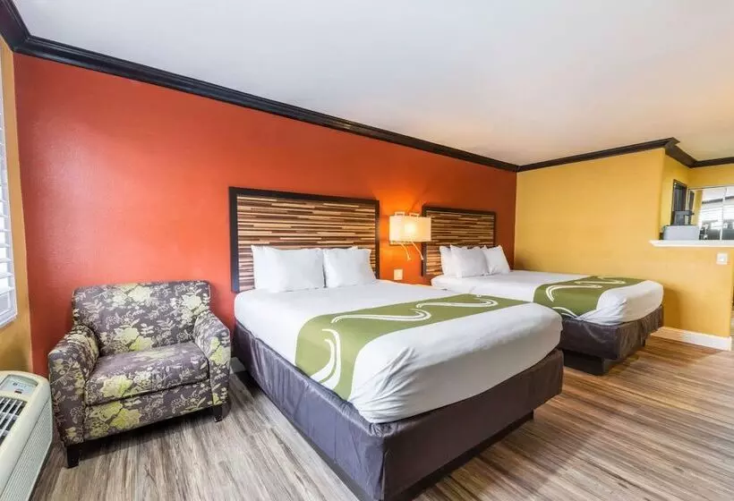 Hotelli Quality Inn & Suites