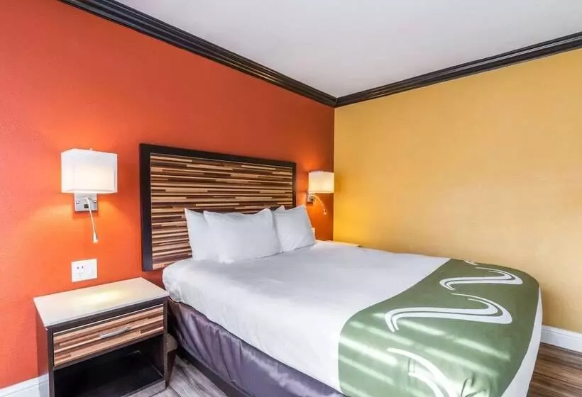 Hotelli Quality Inn & Suites