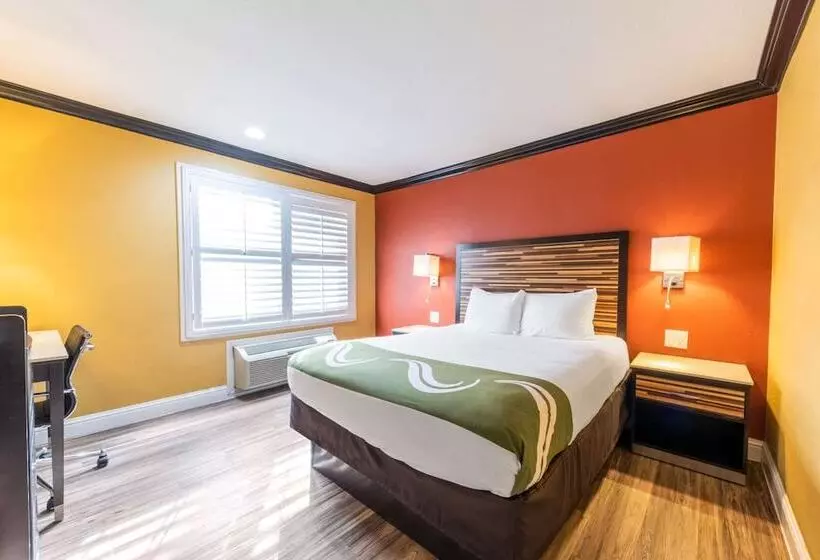 Hotelli Quality Inn & Suites